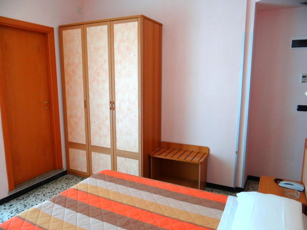Hotel Aquila D'Oro ミザーノ・アドリアーティコ 部屋 写真