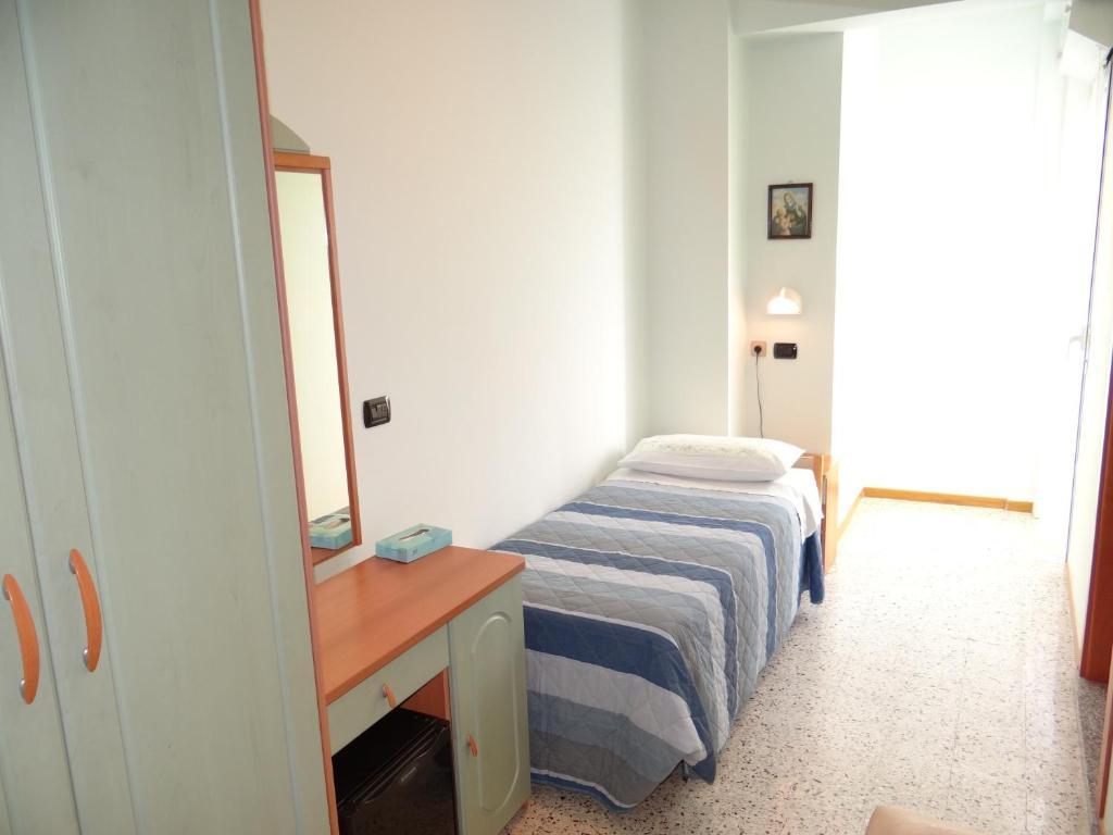 Hotel Aquila D'Oro ミザーノ・アドリアーティコ 部屋 写真