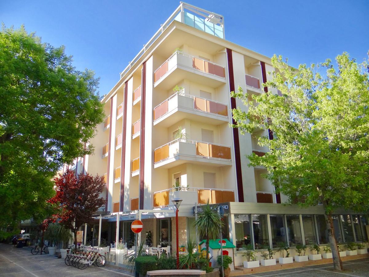 Hotel Aquila D'Oro ミザーノ・アドリアーティコ エクステリア 写真